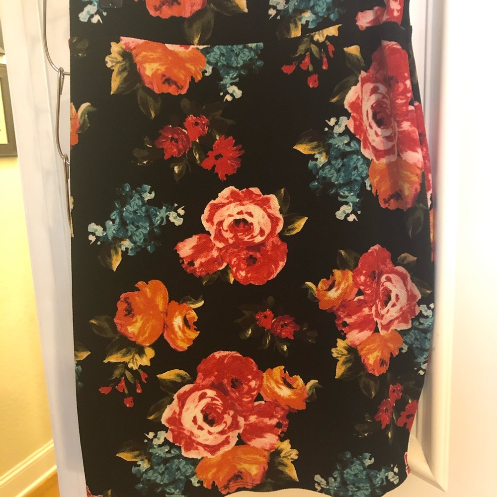 Perfect floral pencil skirt